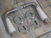 Ensemble de quincaillerie de porte - nickel brossé mat avec poignée en céramique blanche