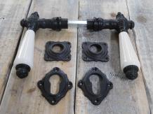 Set Poignées de porte avec poignée en céramique en blanc antique, 2 boutons, rosettes, 2-cases rosettes PZ, porte, fer
