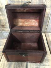 Boîte coloniale en bois avec de belles ferrures, boîte de rangement-S