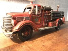 Modèle réduit en métal d'un camion de pompiers