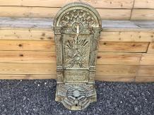 Gartenbrunnen, aus Gusseisen, grün-braun