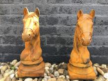 Paardenhoofden - stenen beeld - 50 cm - oxide - set van 2