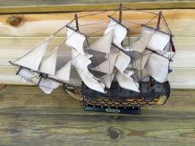 Le célèbre navire de guerre HMS VICTORY, fabriqué à la main