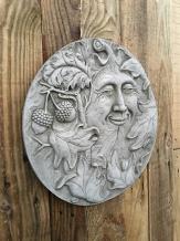 Stenen wandornament - vrolijke bladman - bosgeest - rond
