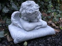 Ange couché sur coussin - statue en pierre - 25 cm - classique