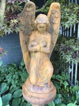 Ange à genoux - pierre - 82 cm - oxyde - avec ailes