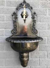 Hochwertiger Wandbrunnen, Waschbecken schwarz, Aluminium und schwarz beschichtet mit Messinghahn
