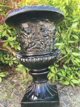 Zeer opvallende en zware bloempot-vaas uit vol steen, zwart