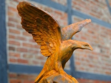 Vliegende adelaar - stenen beeld - 120 x 140 cm - oxide