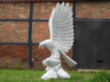 Adelaar - vleugels omhoog - stenen beeld - 95 cm - klassiek