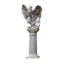 Adelaar op sokkel – 127 cm – stenen decoratie – uniek