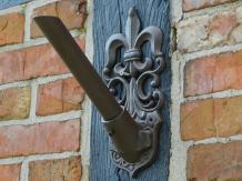 Fahnenmasthalter mit französischer Lilie - Gusseisen - braun