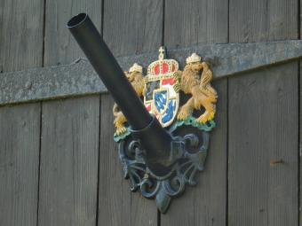 Vlaggenstokhouder met Koninklijk Logo - Gietijzer met Poedercoating