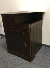 Schöner antiker Tischschrank teilweise in Kolonialholz