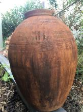 Indonesischer Reiswasserkrug – rund
