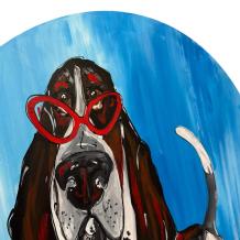Basset Hound avec lunettes - tableau rond - fond bleu