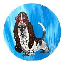 Bassethond met bril - ronde schilderij - blauwe achtergrond