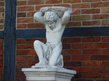 Atlas mit Waage - Steinstatue - 70 cm - klassisch weiß