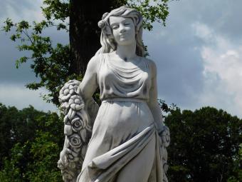 Beeld Dame met Bloemenkrans - 175 cm - Steen