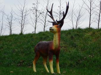 Cerf avec bois - statue en polystone - 108 cm - en couleur