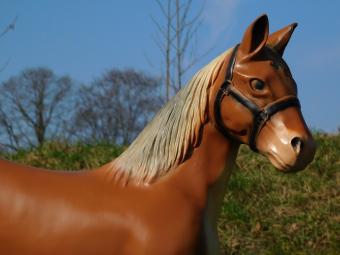 Beeld paard - 75 cm - bruin - polystone tuinfiguur