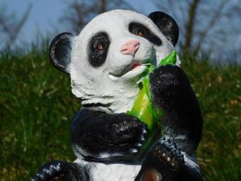 Zittende panda - polystone beeld - 42 cm - gedetailleerd