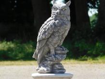 Statue Eule auf Sockel – Stein – 60 cm hoch – Gartenfigur
