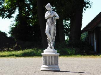Statue Frau auf rundem Sockel - 88 cm - Stein