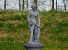 Halfnaakte vrouw - op sokkel - steen - 125 cm - klassiek wit