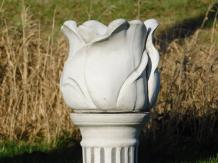 Bloempot tulp op sokkel - 95 cm - steen