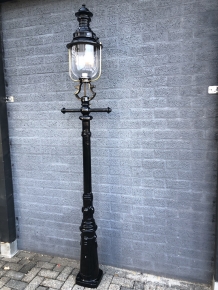 Große Außenleuchte – klassischer Laternenpfahl – 250 cm – schwarz oder grün