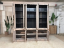 Buffetkast lichtgrijs – 235 cm – grote vitrinekast met glas