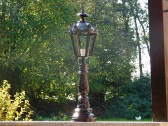 Klassieke Staande Buitenlamp Zwart - 93 cm - Sokkelpaal met Kronen Kap - Alu
