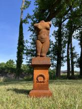 Weiblicher Torso - auf Sockel - Gusseisen - 90 cm - rustikal