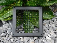 Grille d'aération carrée à mailles pleines (grossières), noir mat
