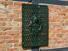 Gietijzeren hekwerk, rooster, wand, deur en raam