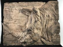 Ornement mural aspect bois, rhinocéros, bois polystone