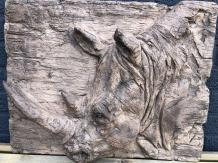 Wandornament in Holzoptik mit 3 D Nashornmotiv, Polystone-Holz