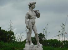 David op sokkel - steen - 138 cm - klassiek wit/grijs