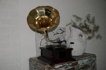 Gramophone nostalgique, tourne-disque, bois et métal
