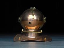 Casque de plongée en cuivre et laiton