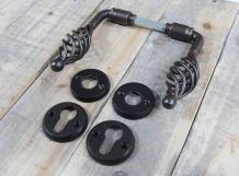 Ensemble de quincaillerie pour porte d'entrée 2 poignées, deux rosaces, deux rosaces de serrure - PZ pour serrure à cylindre