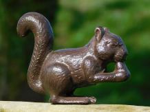 Ecureuil - statue en fonte - 15 cm - marron - en détail