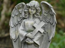 Stehender Engel mit Kreuz - Polystone - 45 cm - im Detail