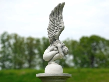 Knielende engel op sokkel - steen - 139 cm - klassiek