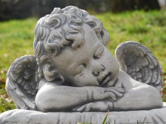 Ange sur coussin - statue en pierre - 35 cm - détaillé