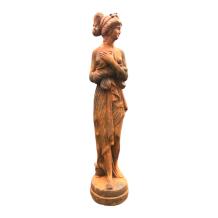 Schaars geklede vrouw - gietijzeren beeld - 77 cm - oxide