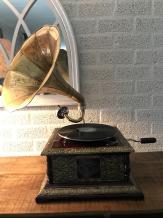 Gramophone orné nostalgique, tourne-disque, laiton et bois