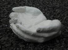 Handen als schaal - polystone