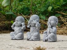 Boeddha - horen, zien en zwijgen - stenen beelden - wit